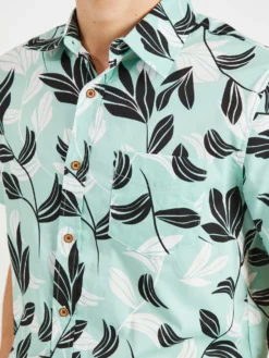 Oved Large Floral Print Short Sleeve Shirt Casual Shirts